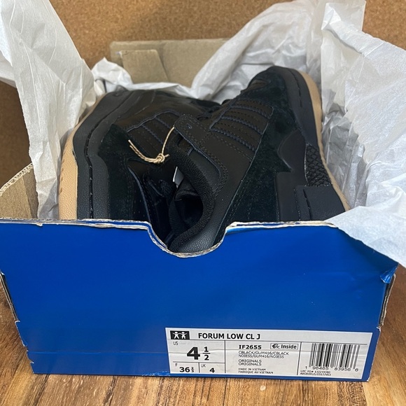 Adidas
'forum'
Black/gum/black - Picture 4 of 12